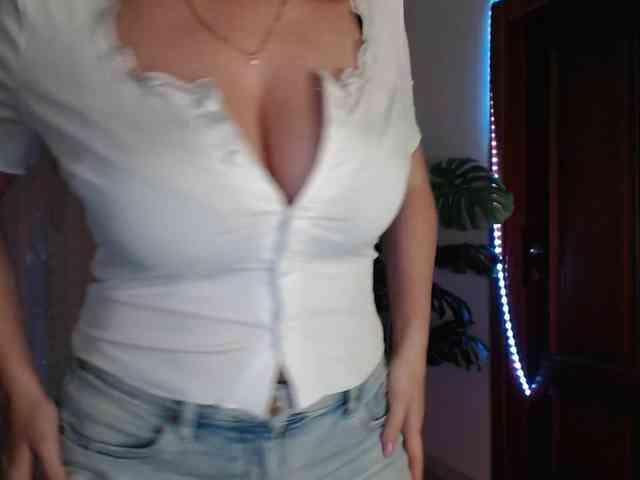 Alina-Lovely webcam