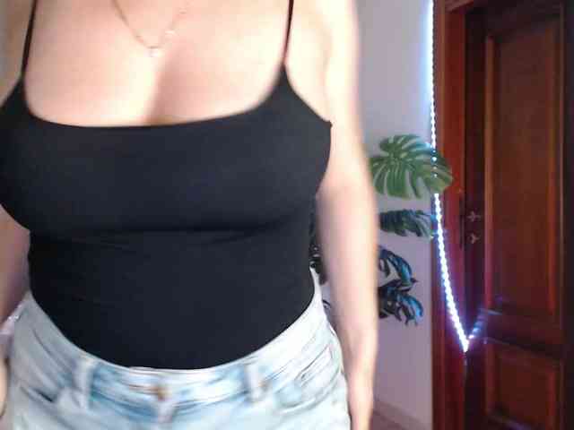 Alina-Lovely webcam