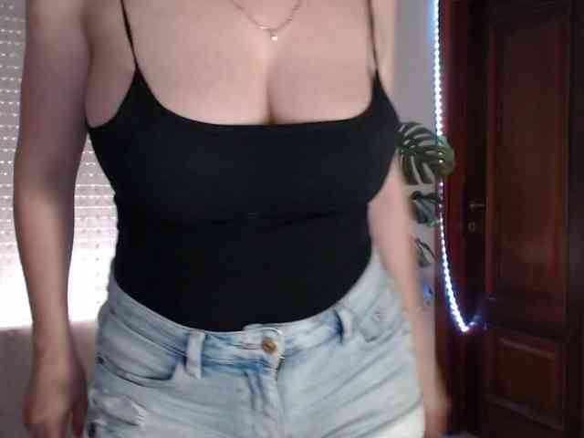 Alina-Lovely webcam