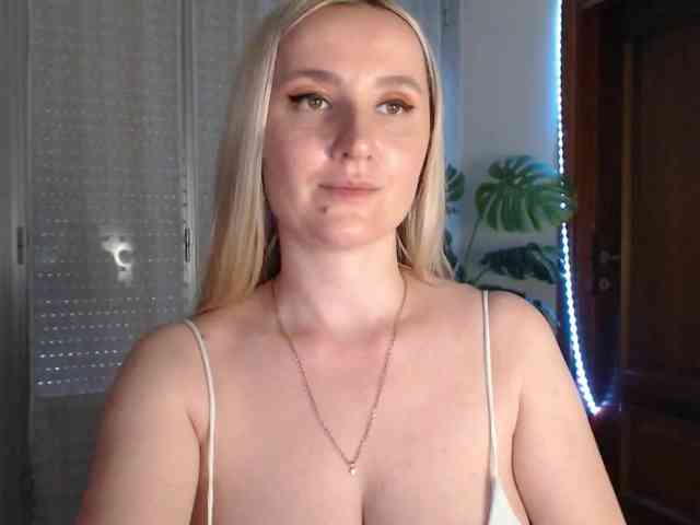 Alina-Lovely webcam