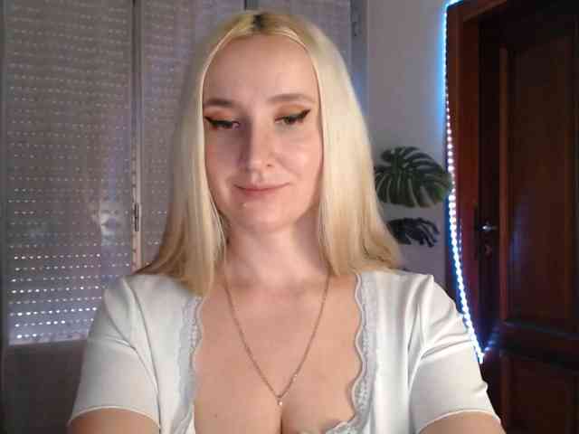 Alina-Lovely webcam