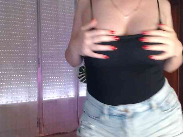 Alina-Lovely webcam