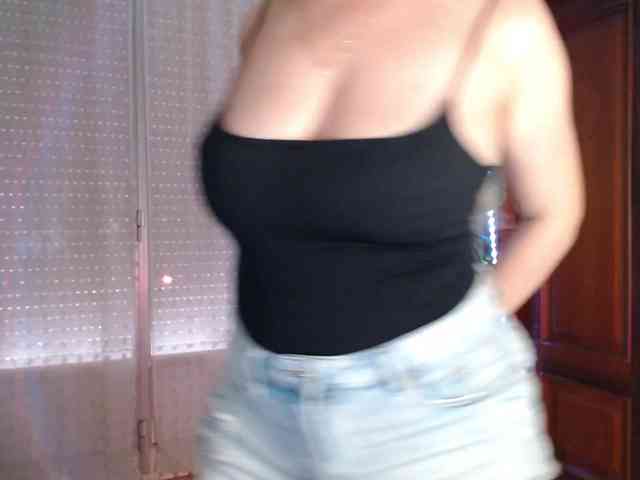 Alina-Lovely webcam