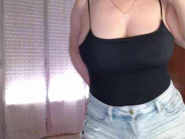 Alina-Lovely webcam