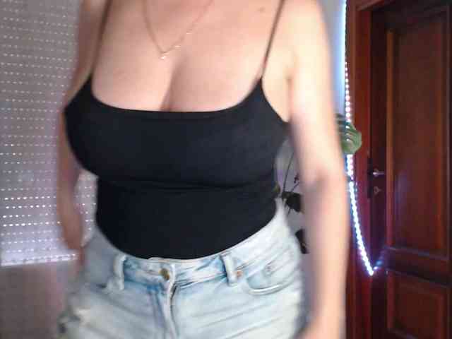 Alina-Lovely webcam