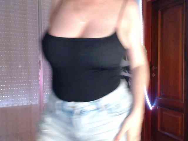 Alina-Lovely webcam