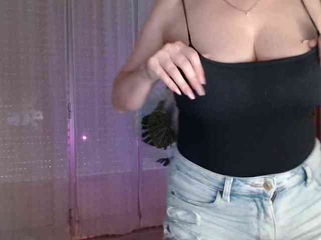 Alina-Lovely webcam