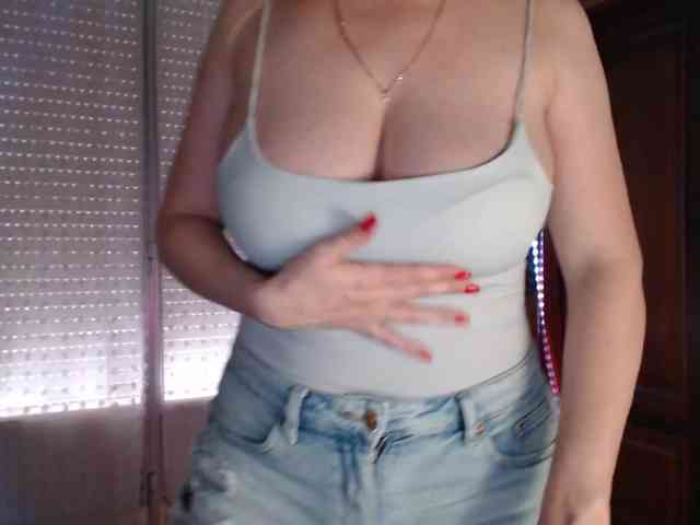 Alina-Lovely webcam