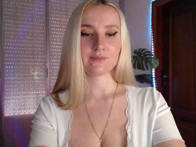Alina-Lovely webcam