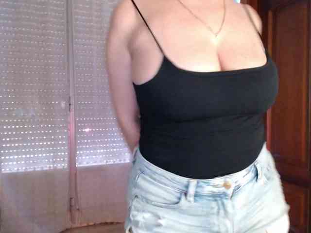 Alina-Lovely webcam