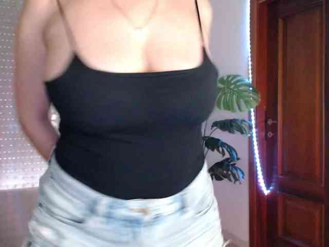 Alina-Lovely webcam