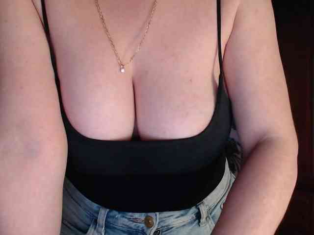 Alina-Lovely webcam