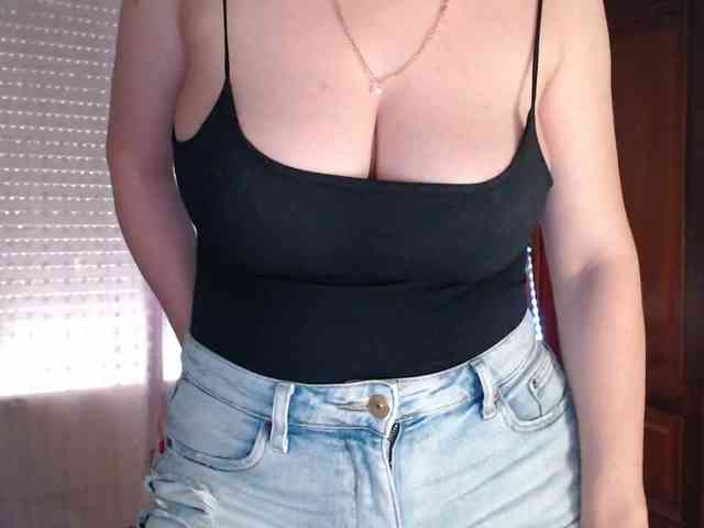 Alina-Lovely webcam