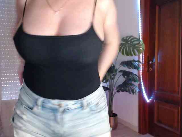 Alina-Lovely webcam