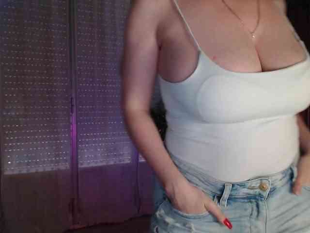 Alina-Lovely webcam