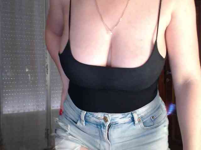 Alina-Lovely webcam