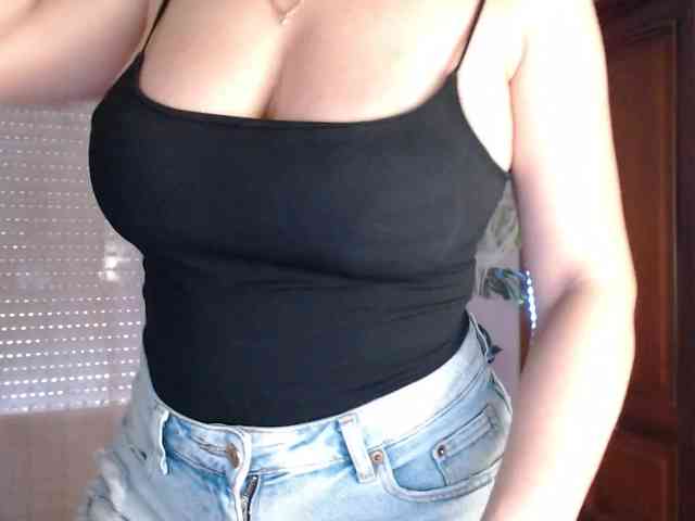 Alina-Lovely webcam