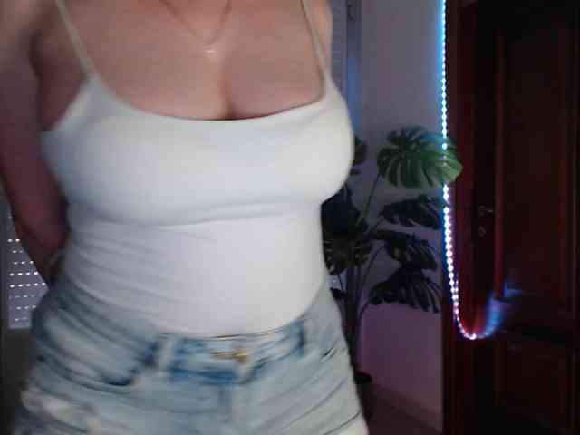 Alina-Lovely webcam