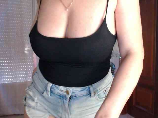Alina-Lovely webcam