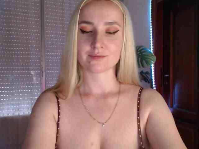 Alina-Lovely webcam