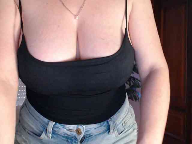 Alina-Lovely webcam
