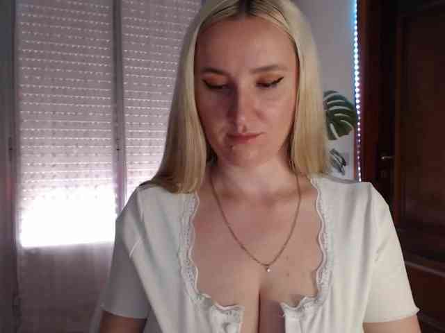 Alina-Lovely webcam
