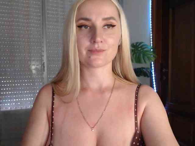 Alina-Lovely webcam