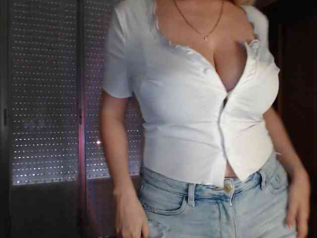 Alina-Lovely webcam