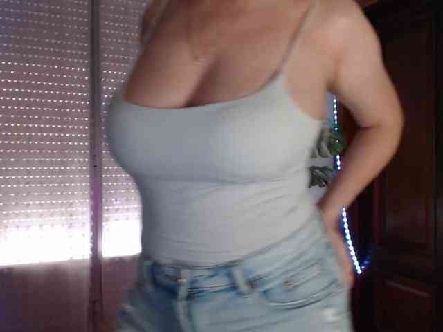 Alina-Lovely webcam