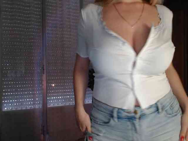 Alina-Lovely webcam