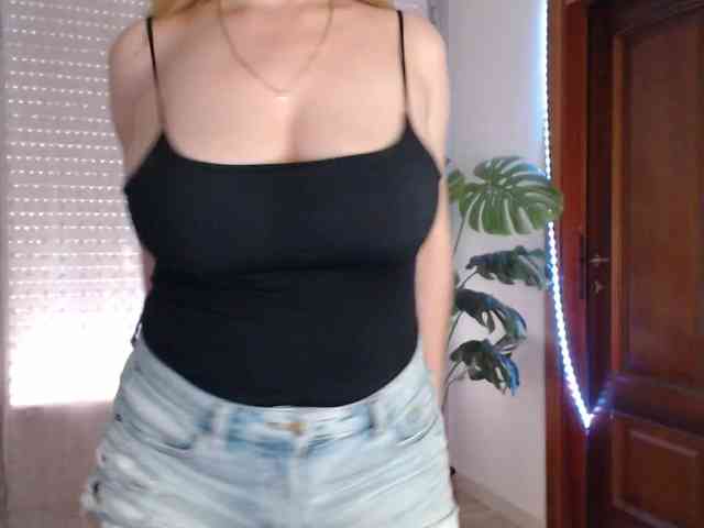 Alina-Lovely webcam