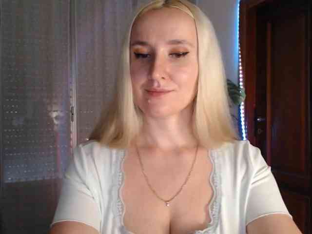Alina-Lovely webcam
