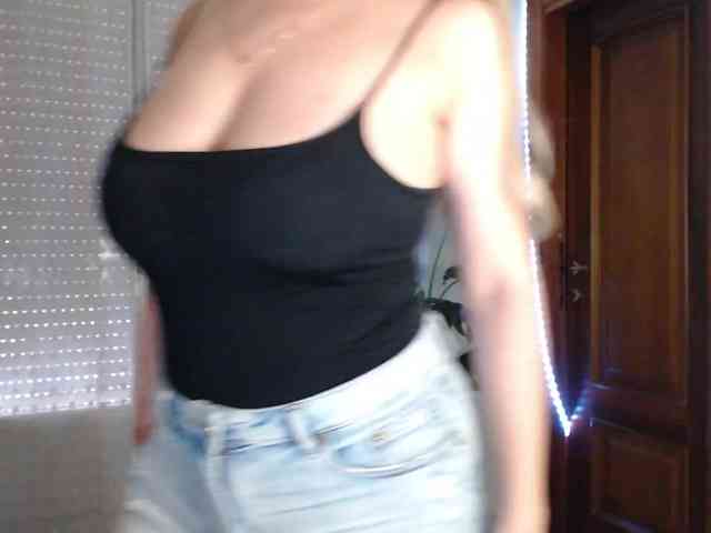 Alina-Lovely webcam