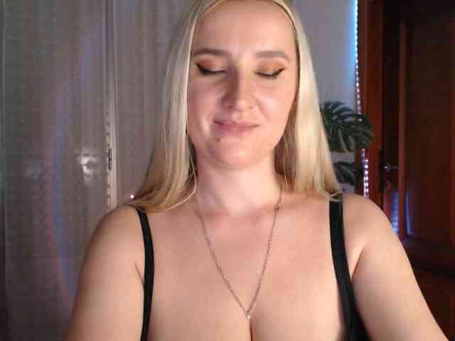 Alina-Lovely webcam