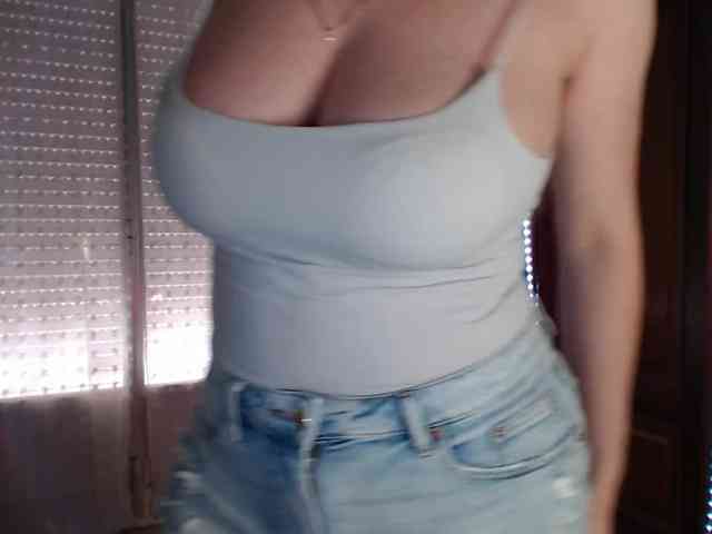 Alina-Lovely webcam
