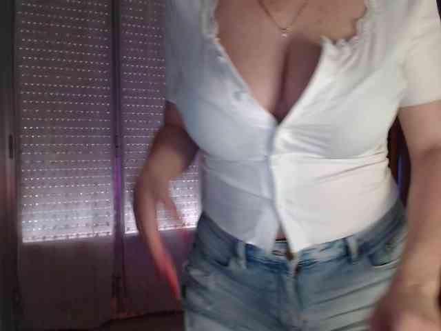 Alina-Lovely webcam