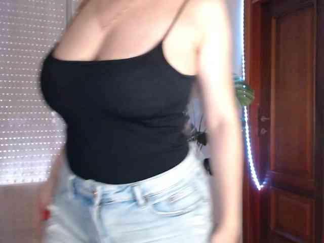 Alina-Lovely webcam