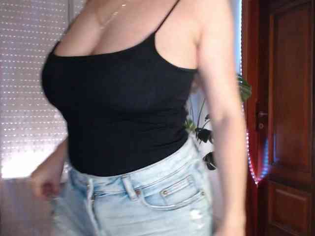 Alina-Lovely webcam