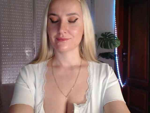 Alina-Lovely webcam