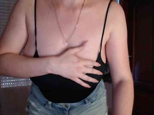 Alina-Lovely webcam