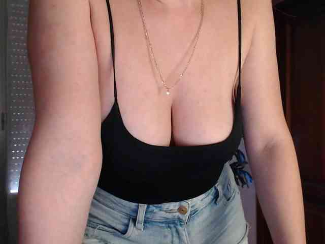 Alina-Lovely webcam