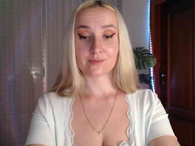 Alina-Lovely webcam