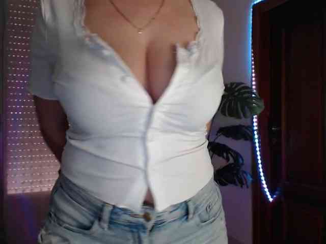 Alina-Lovely webcam