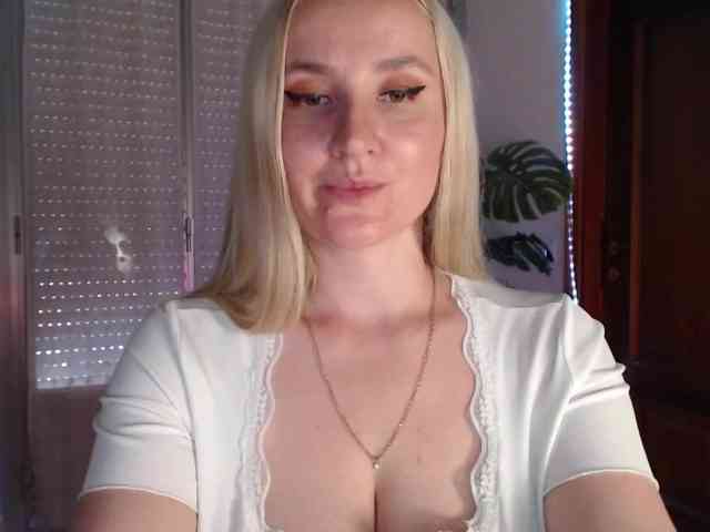 Alina-Lovely webcam