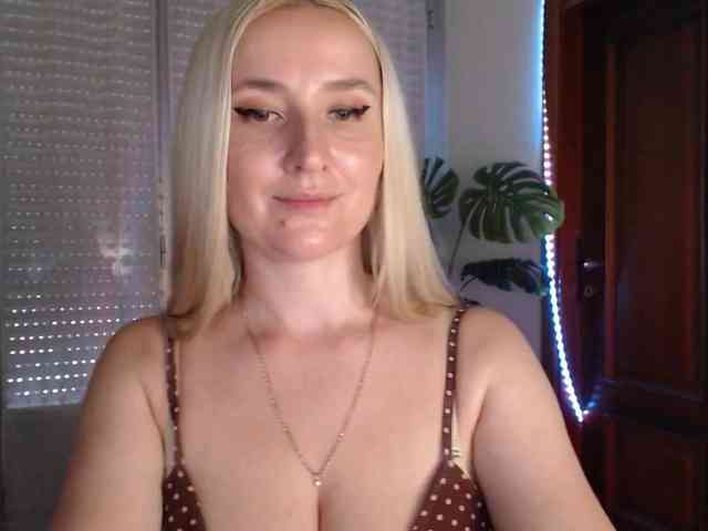 Alina-Lovely webcam