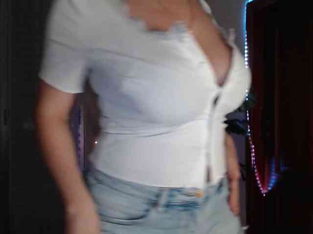 Alina-Lovely webcam