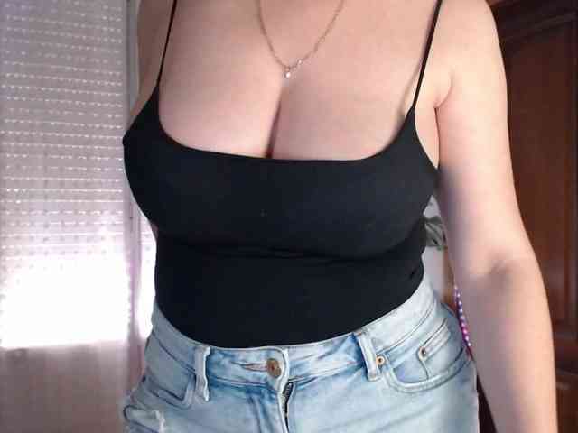 Alina-Lovely webcam