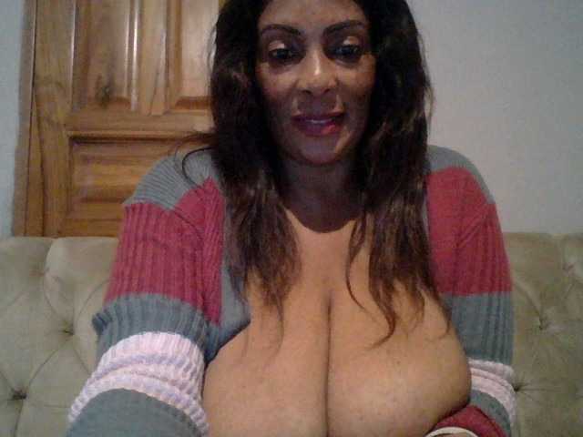 Busty8 live cam on BongaCams