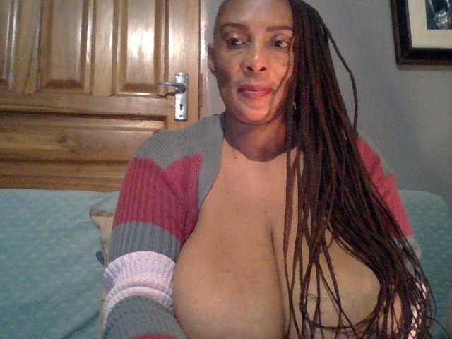 Busty8 live cam on BongaCams
