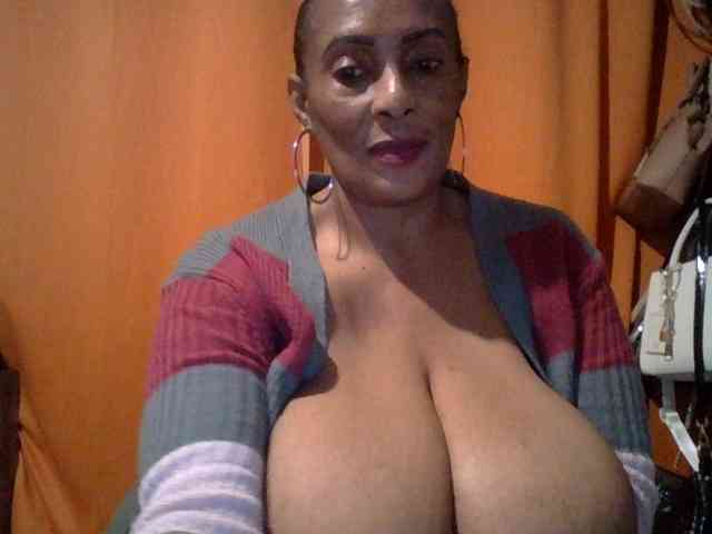 Busty8 webcam